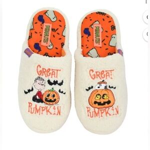 Peanuts Cream and Orange Great Pumpkin Slippers